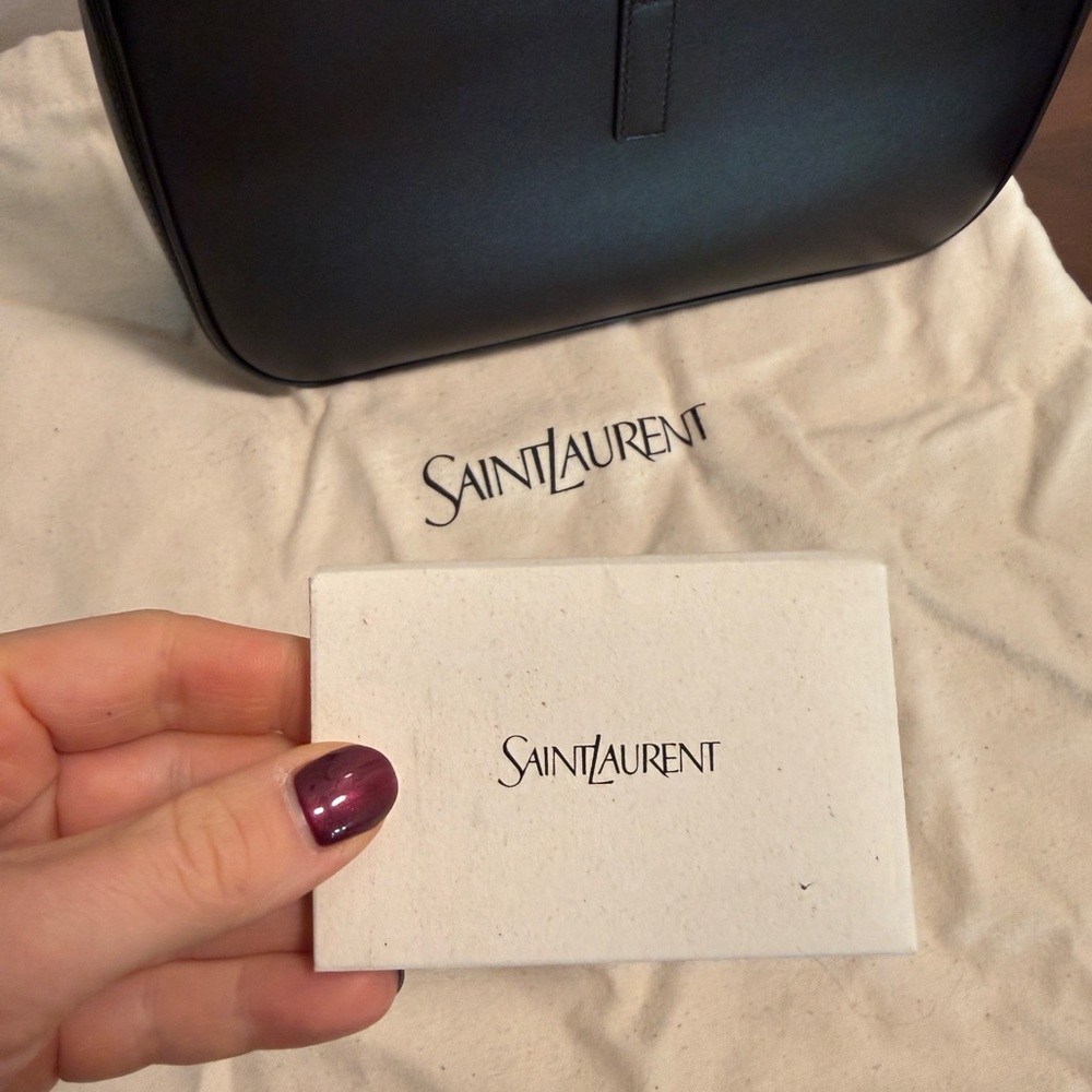 Yves Saint Laurent Le 5 à 7 bag in smooth leather - Picture 12 of 13